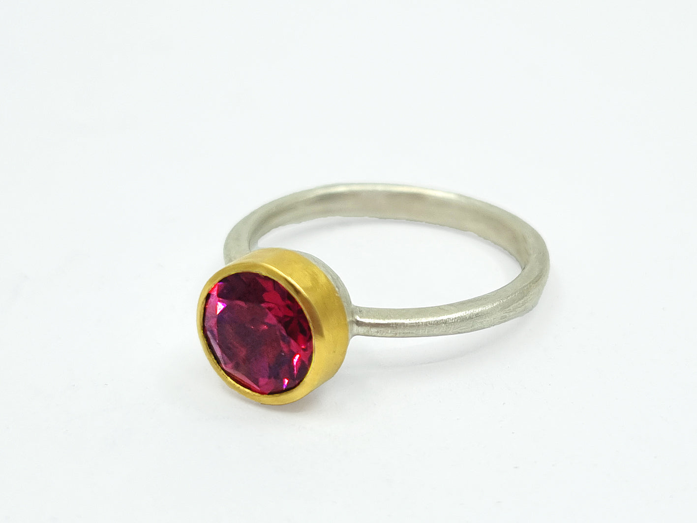 Rhodolith-Granat Ring in Silber und Gold