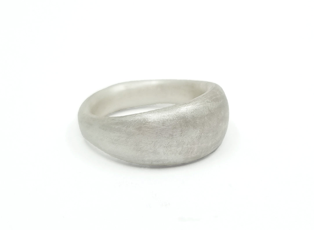 Supple statement cast ring made of silver – handmade unique piece in various sizes