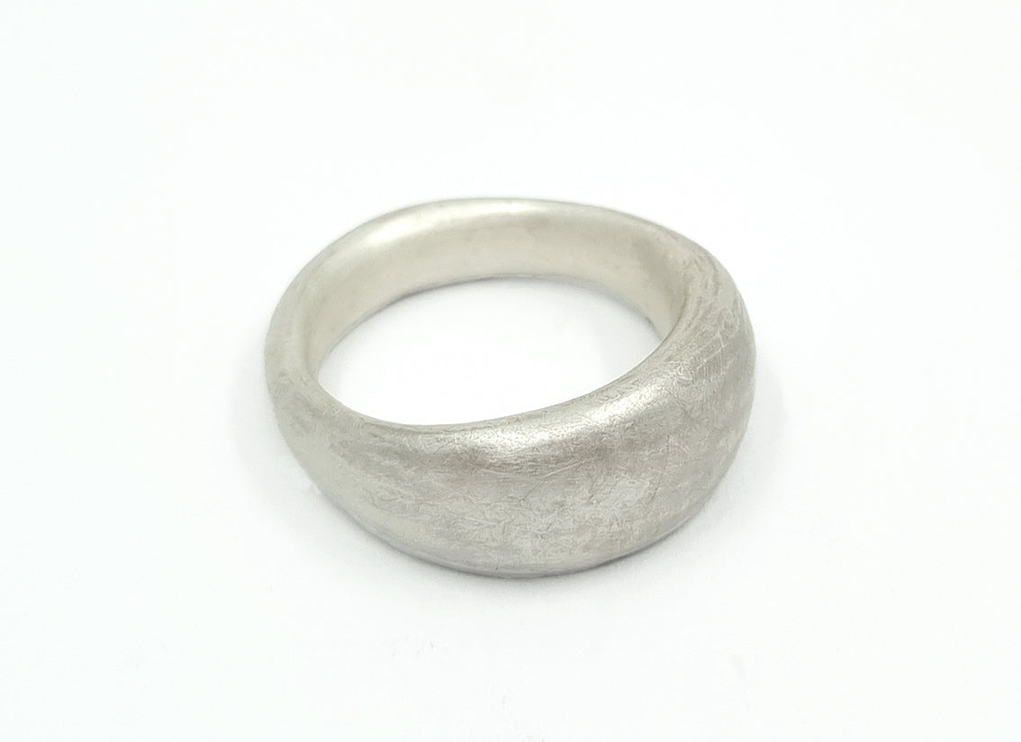 Supple statement cast ring made of silver – handmade unique piece in various sizes