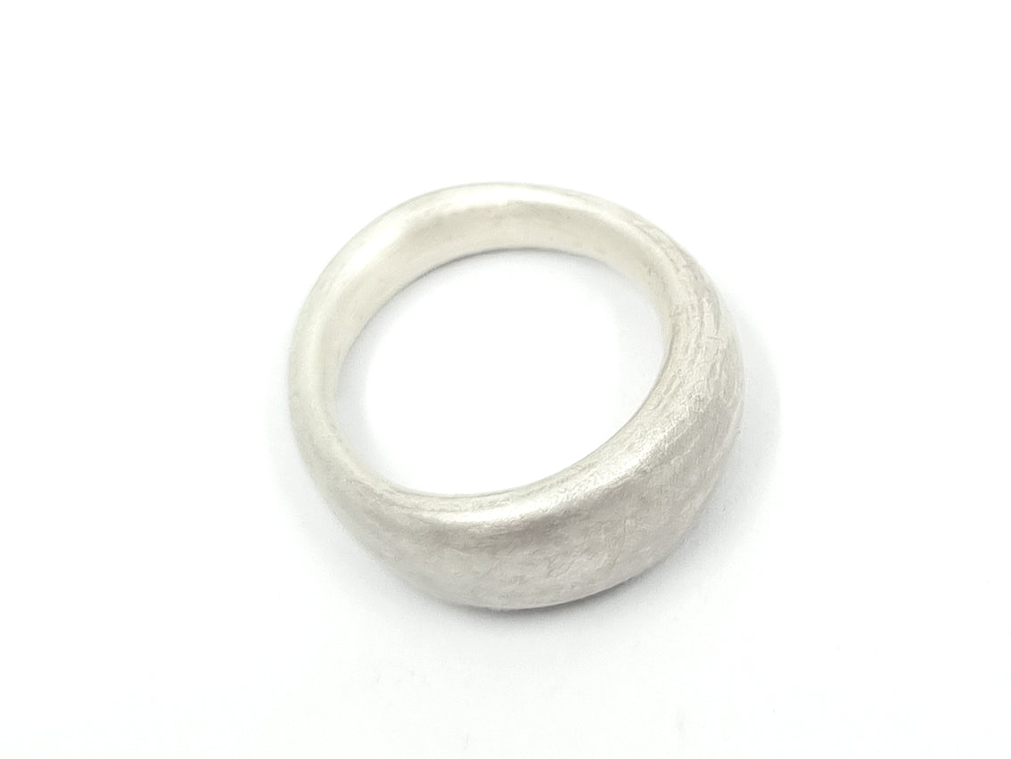 Supple statement cast ring made of silver – handmade unique piece in various sizes