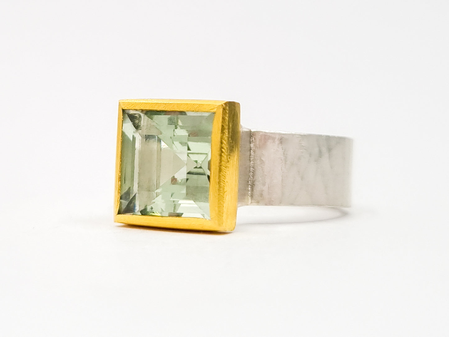 Prehnit Ring in Gold und Silber