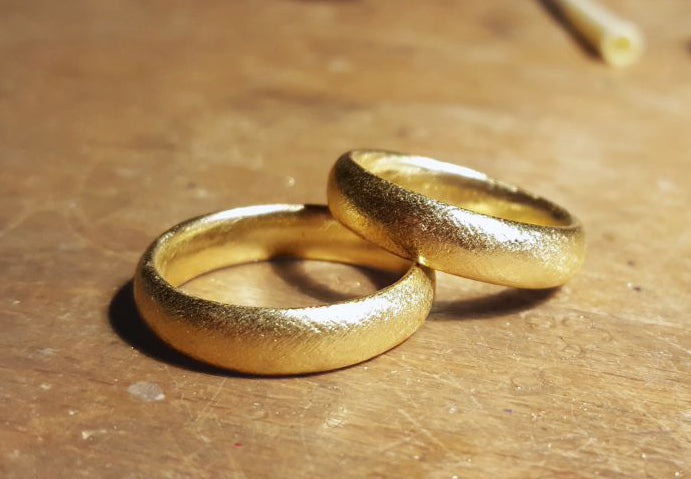 750er Gelbgold, grob gefeilt