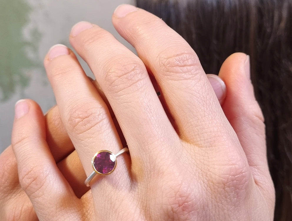 Rhodolith-Granat Ring in Silber und Gold
