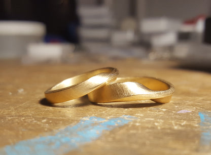 585er Gelbgold im Möbiusband