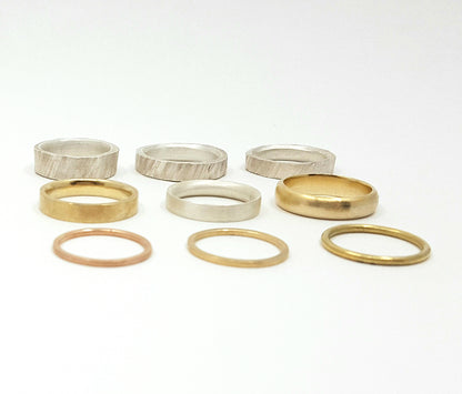 Musterringe in Gold und Silber
