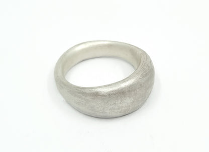 Supple statement cast ring made of silver – handmade unique piece in various sizes