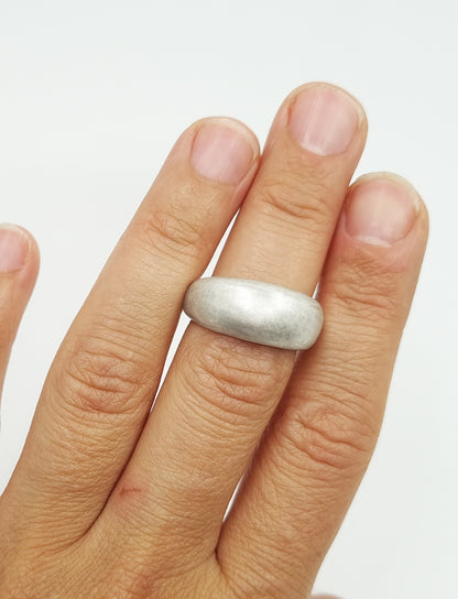Supple statement cast ring made of silver – handmade unique piece in various sizes