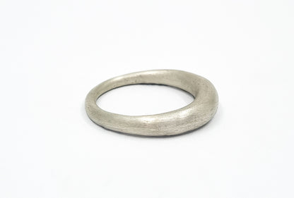 Supple statement cast ring made of silver – handmade unique piece in various sizes