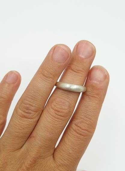 Supple statement cast ring made of silver – handmade unique piece in various sizes