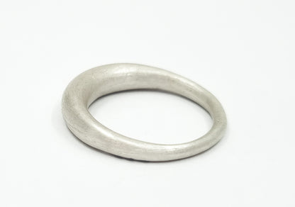Supple statement cast ring made of silver – handmade unique piece in various sizes