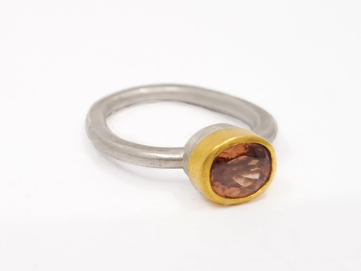 Champagner Spinell in Gold und Silber