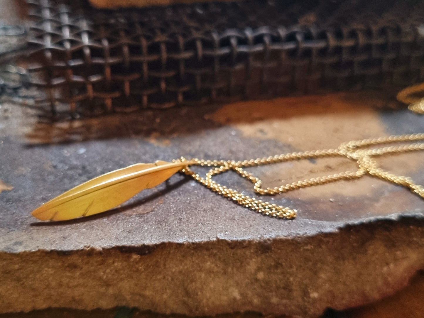 goldene Feder und Kette in 585er Gelbgold