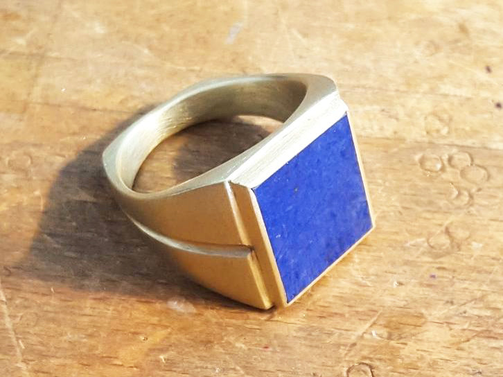 Lapis Lazuli in 585er Gold Gußring 