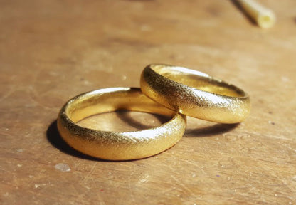 750er Gelbgold, grob gefeilt
