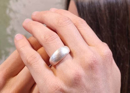 Supple statement cast ring made of silver – handmade unique piece in various sizes